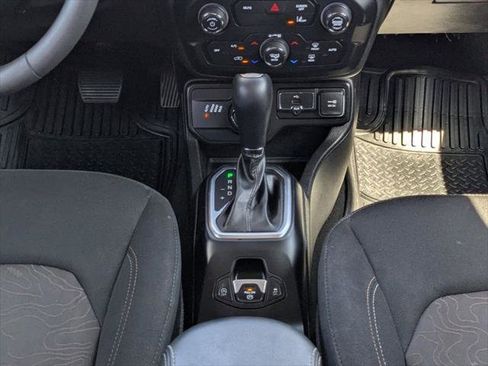 Certified 2023 Jeep Renegade Latitude image 19