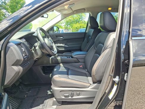 Used 2024 Nissan Pathfinder SL AWD/4WD image 15