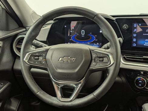 Used 2024 Chevrolet Trax ACTIV w/ Sunroof Package image 17