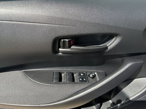 Used 2025 Toyota Corolla LE FWD image 12