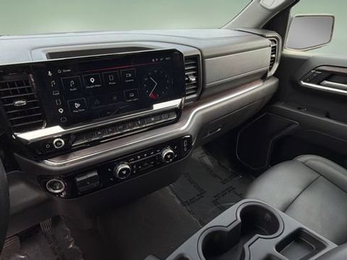 Used 2025 GMC Sierra 1500 SLT AWD/4WD image 24