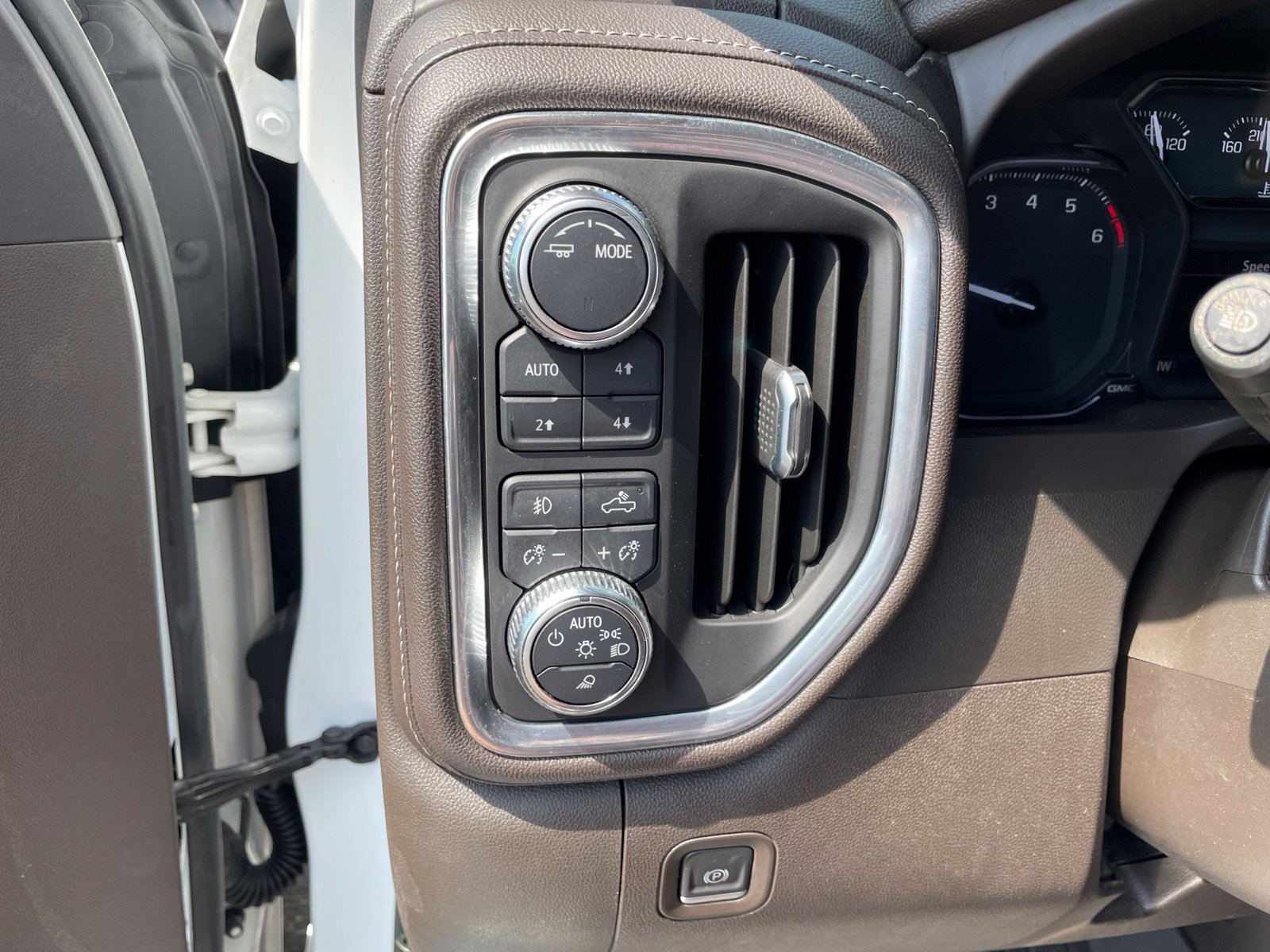 Used 2021 GMC Sierra 1500 SLT AWD/4WD image 27