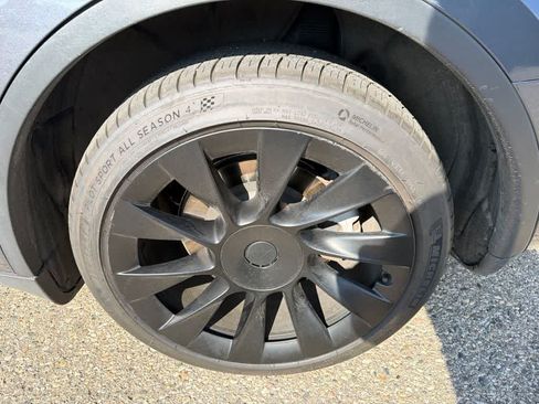 Used 2023 Tesla Model Y Long Range AWD/4WD image 10