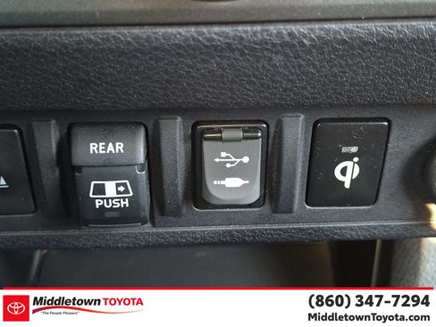 Used 2019 Toyota Tacoma TRD Off-Road w/ Technology Package AWD/4WD image 9