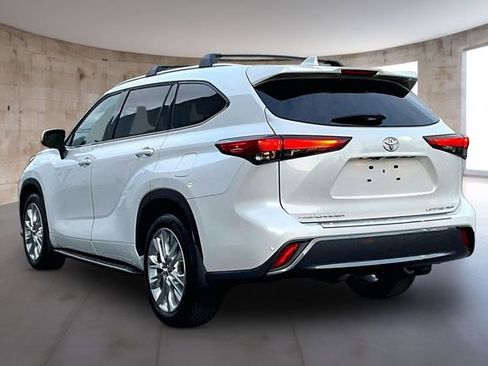 Used 2023 Toyota Highlander Limited AWD/4WD image 4