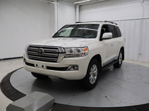 Used 2020 Toyota Land Cruiser image 10