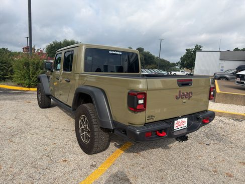 Used 2025 Jeep Gladiator Rubicon AWD/4WD image 7
