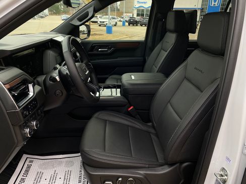 Used 2025 GMC Yukon Denali w/ Denali Reserve Package image 11