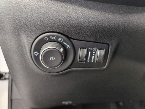 Used 2023 Jeep Compass Limited w/ Sun and Sound Group AWD/4WD image 13