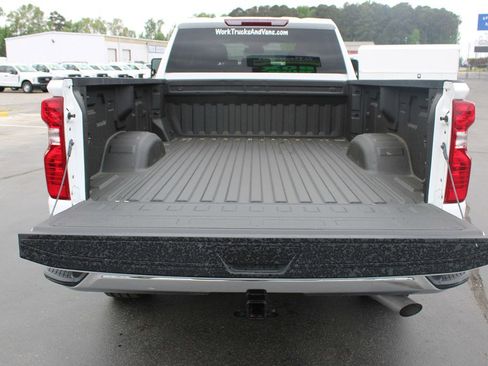 Used 2025 Chevrolet Silverado 2500 W/T w/ WT/CX Safety Package AWD/4WD image 9