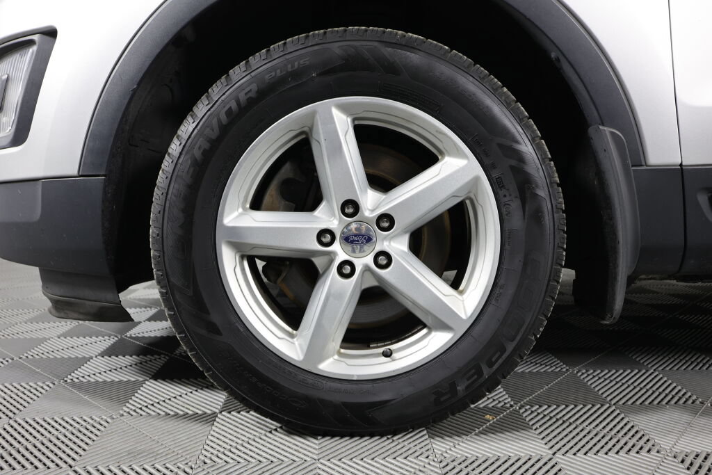Used 2017 Ford Explorer XLT AWD/4WD image 9
