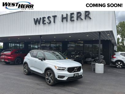 Used 2021 Volvo XC40 T5 R-Design w/ Advanced Package
