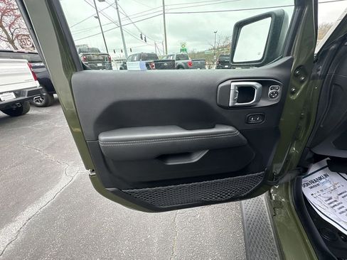 Used 2023 Jeep Wrangler Unlimited Sahara w/ Cold Weather Group image 14