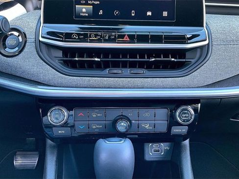 New 2026 Jeep Compass Latitude image 13