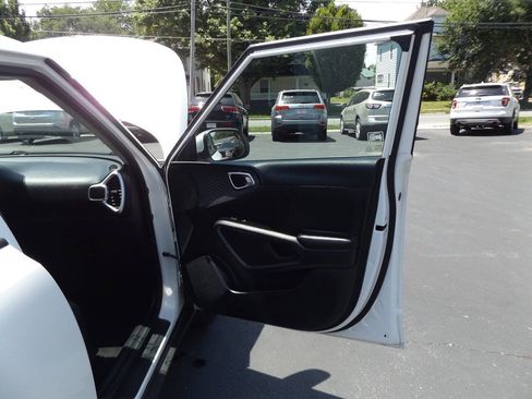 Used 2020 Kia Soul S FWD image 25