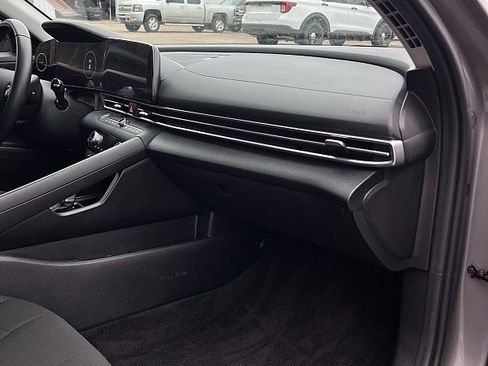 Used 2023 Hyundai Elantra SEL w/ Convenience Package image 17