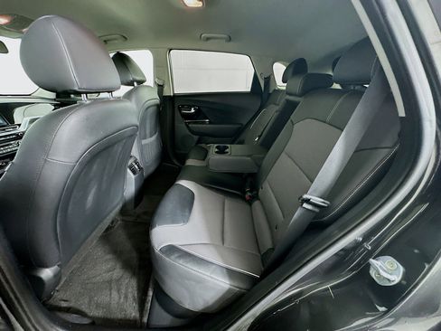 Used 2022 Kia Niro EX image 26