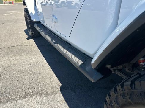 Certified 2020 Jeep Gladiator Mojave AWD/4WD image 9