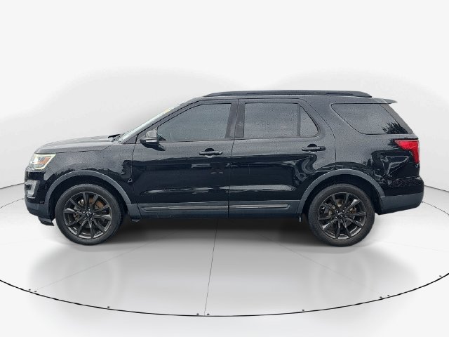 Used 2017 Ford Explorer XLT w/ Equipment Group 202A AWD/4WD image 6