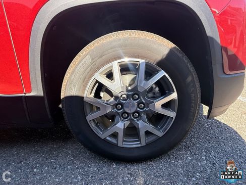 Used 2023 GMC Acadia SLT w/ Technology Package FWD image 6