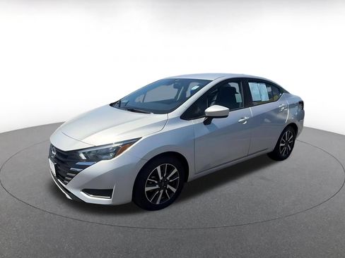 Used 2025 Nissan Versa SV FWD image 7