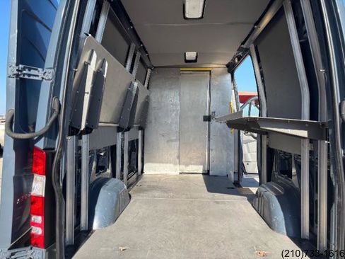 Used 2018 Mercedes-Benz Sprinter 2500 image 22