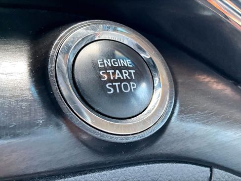 Used 2018 Toyota Avalon XLE FWD image 33