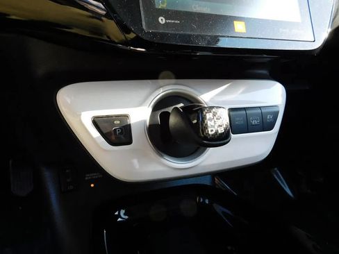 Used 2018 Toyota Prius Prime Advanced image 17