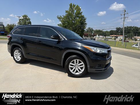 Used 2015 Toyota Highlander LE AWD/4WD image 1