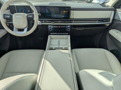 Certified 2025 Hyundai Santa Fe SEL image 16