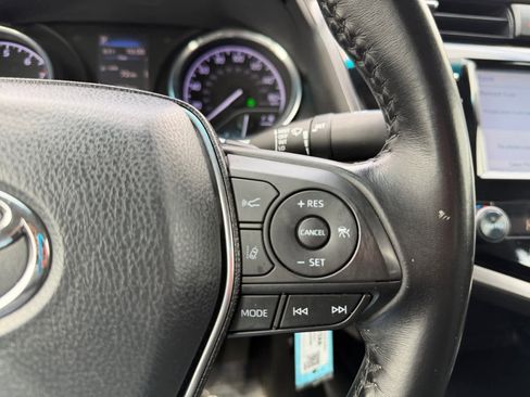 Used 2020 Toyota Camry SE FWD image 21