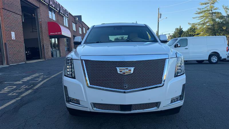 Used 2020 Cadillac Escalade Platinum AWD/4WD image 2