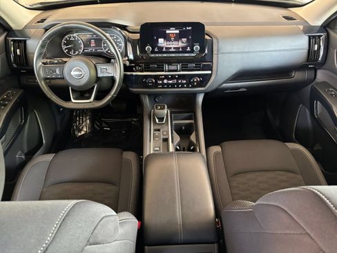 Used 2025 Nissan Pathfinder SV FWD image 36