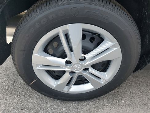 New 2025 Nissan Kicks Play S image 7