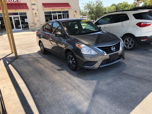 Used 2017 Nissan Versa SV FWD image 3