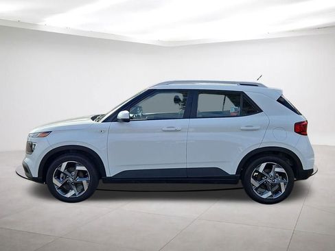 Used 2025 Hyundai Venue SEL image 4