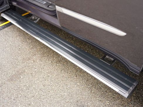 Used 2017 Cadillac Escalade Premium Luxury image 10