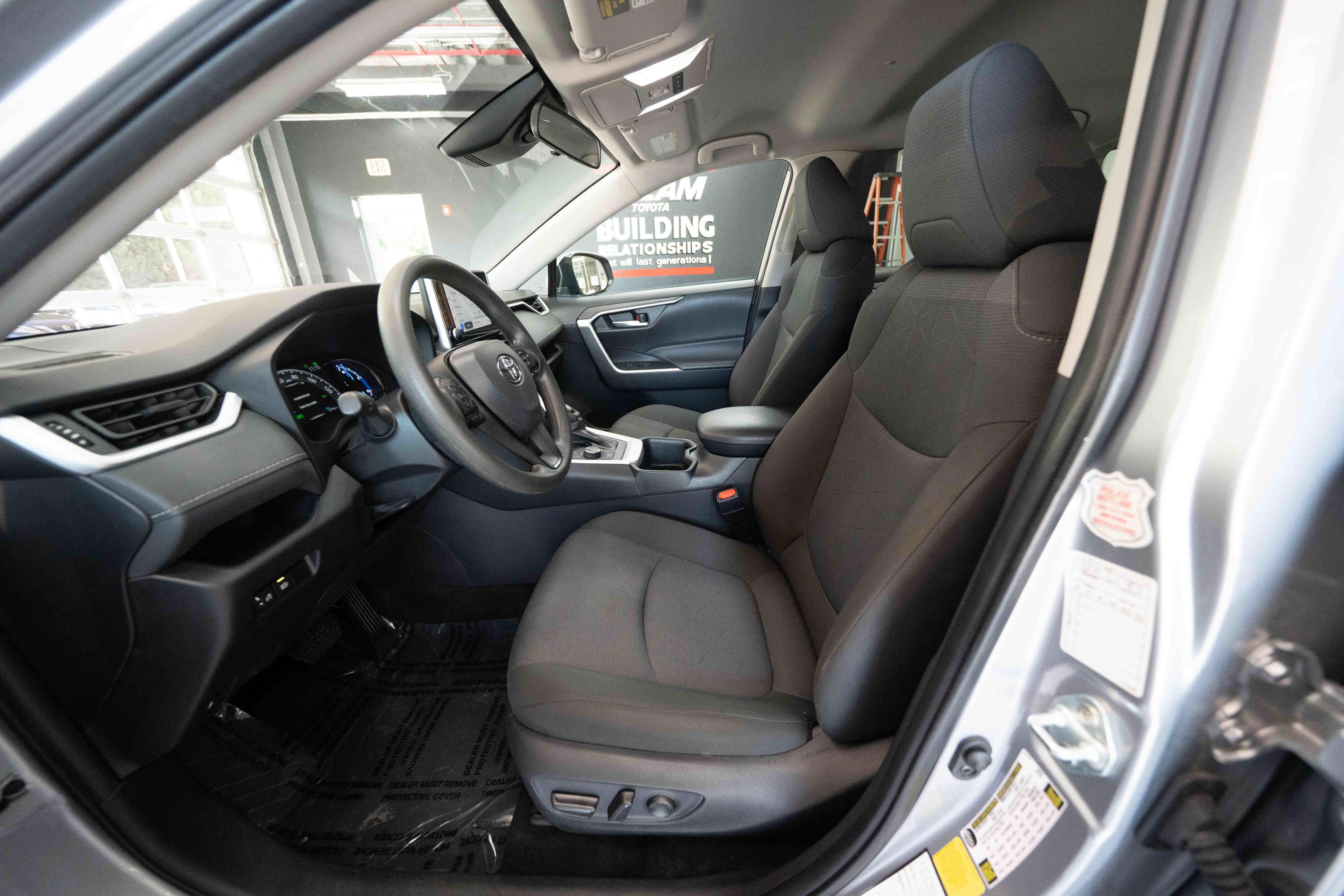 Certified 2025 Toyota RAV4 XLE AWD/4WD image 10