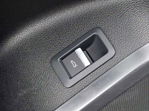 Used 2021 Audi Q5 Premium image 24