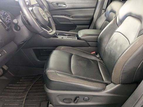 Used 2022 Nissan Pathfinder SL FWD image 12
