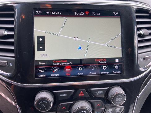 Used 2021 Jeep Grand Cherokee Limited AWD/4WD image 23