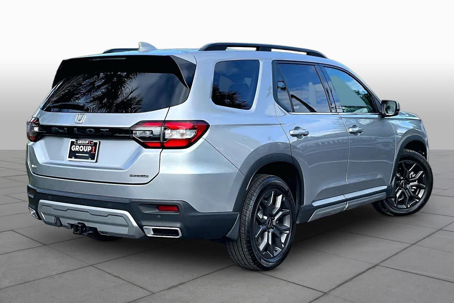 Used 2024 Honda Pilot Touring image 13
