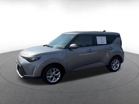 Used 2025 Kia Soul LX w/ LX Technology Package FWD image 8