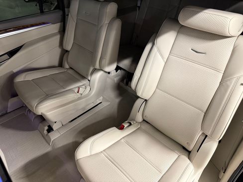Used 2025 Cadillac Escalade ESV Sport Platinum w/ LPO, ONYX Package AWD/4WD image 44