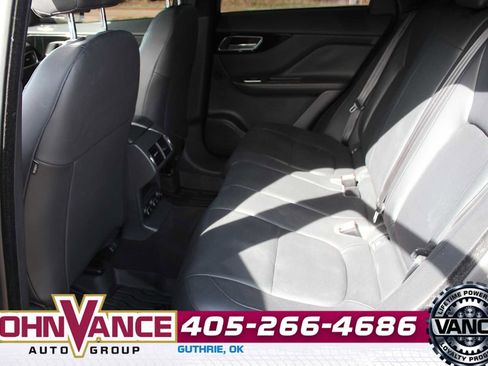 Used 2018 Jaguar F-PACE Premium image 21