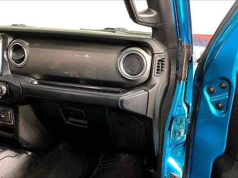 Used 2019 Jeep Wrangler Unlimited Sahara image 17