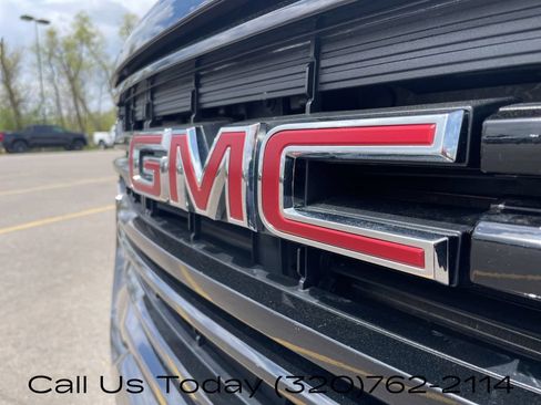 Certified 2022 GMC Acadia SLT w/ Elevation Edition AWD/4WD image 11