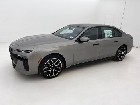 New 2026 BMW 740i xDrive image 2