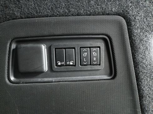 Used 2021 Cadillac Escalade Sport w/ LPO, Illumination Package AWD/4WD image 40
