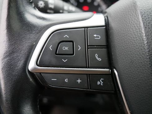 Used 2021 Toyota Highlander XLE image 40